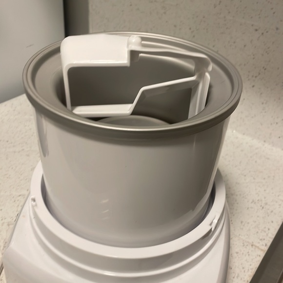 CUISINART Ice Cream Maker - Picture 3 of 4